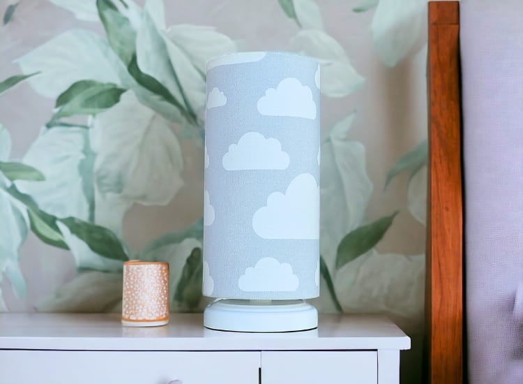 lampka nocna szara w chmurki z regulacją światła lamps&company