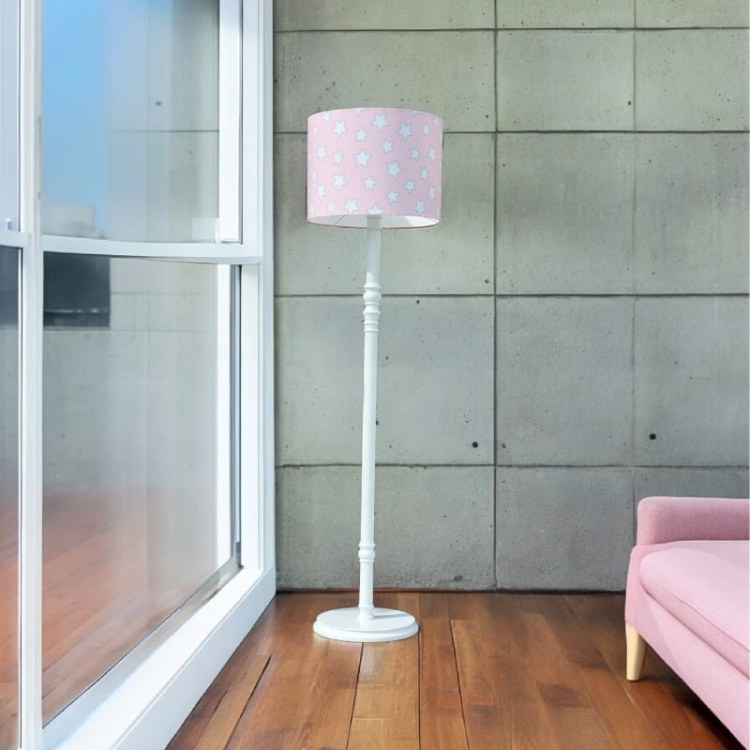 duża lampa podłogowa różowa w gwiazdki do pokoju dziecka