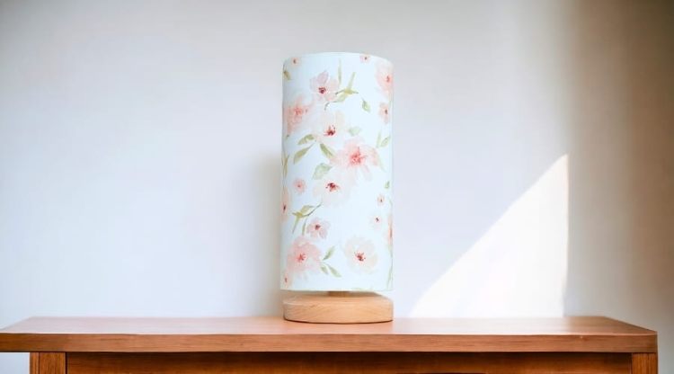lampka nocna biała w jasno różowe kwiaty blossom