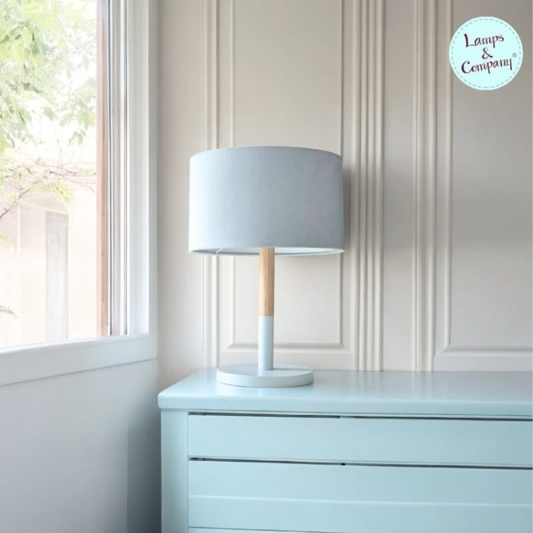 błękitna nowoczesna lampa stojąca velvet