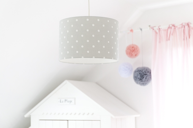 lampa sufitowa szara w kropki dla dzieci