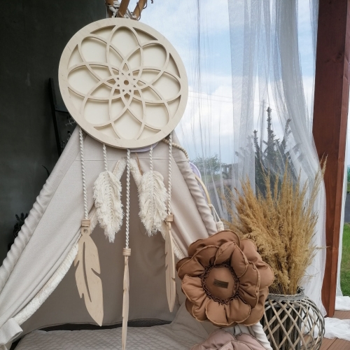 Lampka nocna dla dzieci Łapacz Snów, styl boho, wykonana ze sklejki brzozowej i bawełnianego sznurka.