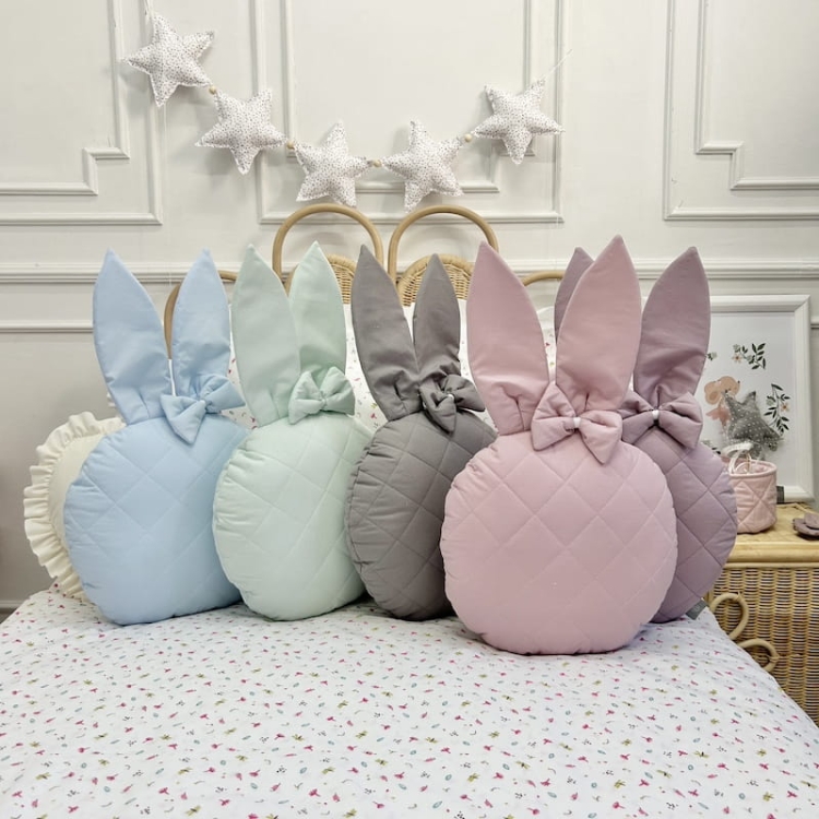 prezent na baby shower poduszka z haftem imiennym