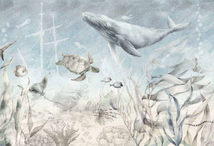 Tapeta Marine Adventure błękitna z wielorybem i morskimi zwierzętami, idealna do pokoju dziecięcego, wprowadza atmosferę oceanu i podwodnej przygody.