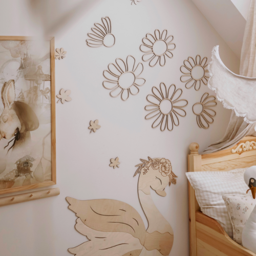 Drewniane kwiaty na ścianę w stylu one line, wykonane z naturalnej sklejki, dostępne w dwóch wzorach, idealne do wnętrz w stylu boho.