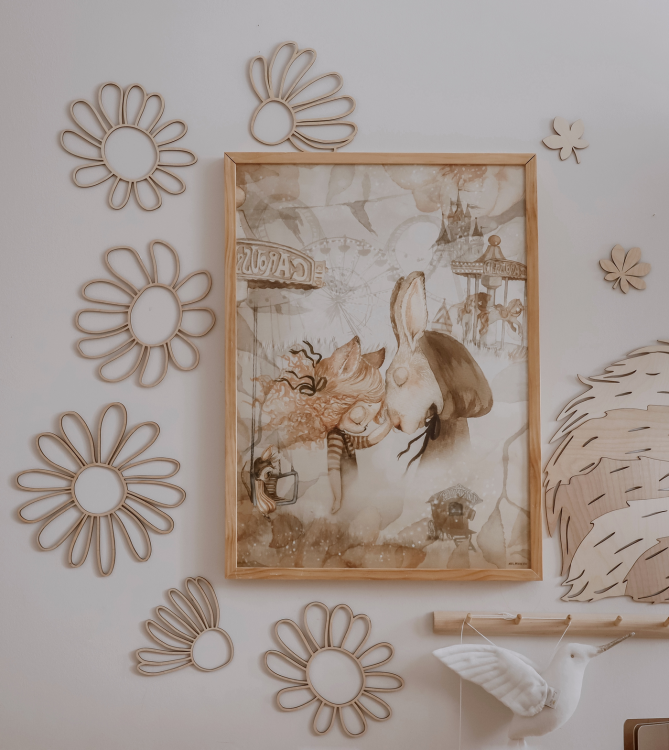 Drewniane kwiaty na ścianę w stylu one line, wykonane z naturalnej sklejki, dostępne w dwóch wzorach, idealne do wnętrz w stylu boho.