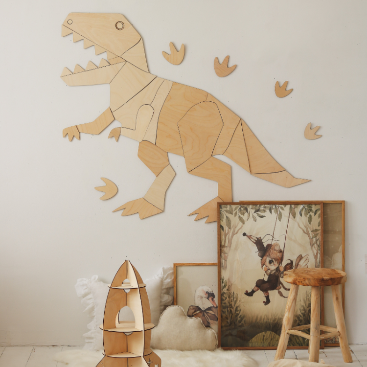 Drewniana dekoracja ścienna T-Rex w stylu origami, wykonana ze sklejki liściastej, idealna do pokoju dziecięcego, dostępna w trzech rozmiarach.