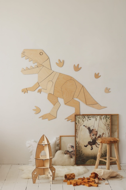 Drewniana dekoracja ścienna T-Rex w stylu origami, wykonana ze sklejki liściastej, idealna do pokoju dziecięcego, dostępna w trzech rozmiarach.
