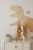 Drewniana dekoracja ścienna T-Rex w stylu origami, wykonana ze sklejki liściastej, idealna do pokoju dziecięcego, dostępna w trzech rozmiarach.
