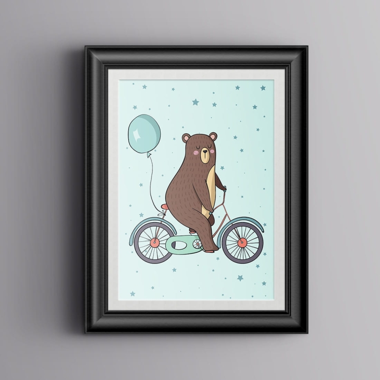 Plakat dla dzieci "Miś Rower" – uroczy plakat z misiem na rowerze w miętowej kolorystyce, dekoracja do pokoju malucha
