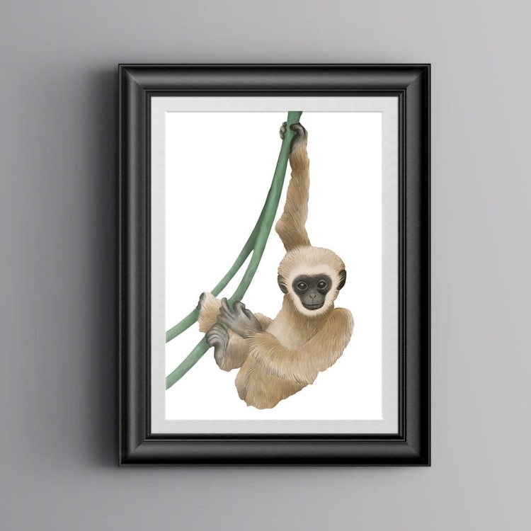 Plakat dla dzieci "Safari Małpka" – uroczy plakat z małpką na zielonej gałęzi, idealny do pokoju dziecka