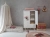 Biała wysoka komoda Babushka w stylu retro, z pięcioma szufladami i szafką z półkami. Funkcjonalna i stylowa komoda dziecięca od Wood Luck Design