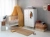 Biała wysoka komoda Babushka w stylu retro, z pięcioma szufladami i szafką z półkami. Funkcjonalna i stylowa komoda dziecięca od Wood Luck Design