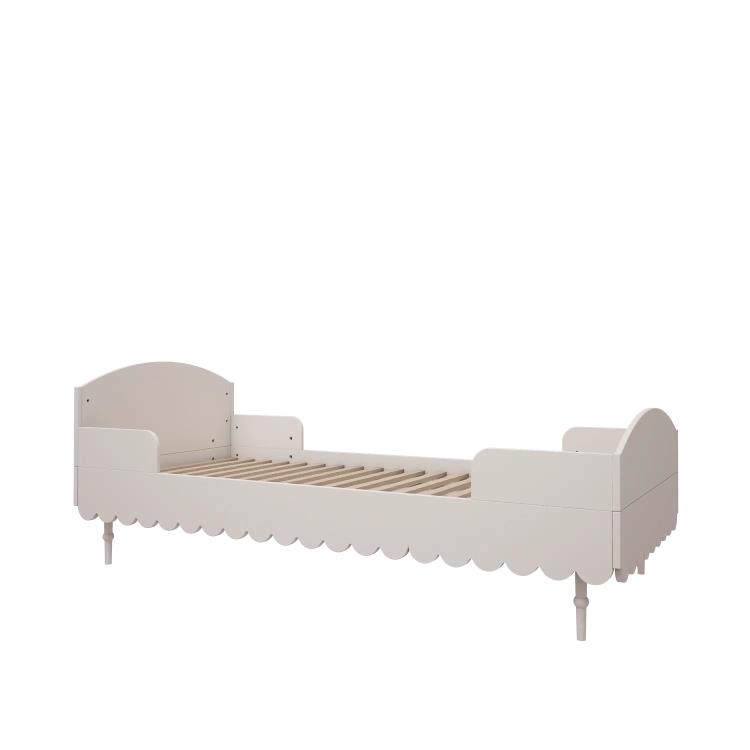 Białe łóżko Babushka 90x200 cm w stylu retro, z drewnianymi nóżkami i solidną konstrukcją. Funkcjonalne i eleganckie łóżko młodzieżowe od Wood Luck Design.