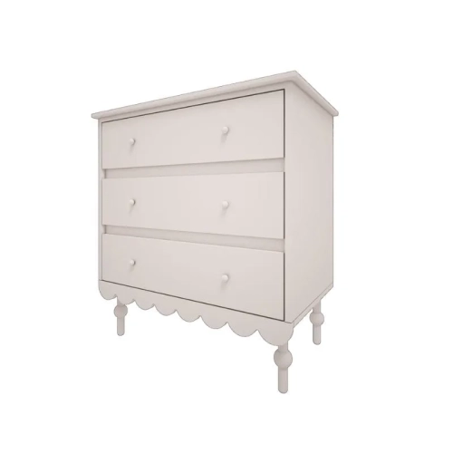Biała komoda Babushka 3-szufladowa z koronkowym wykończeniem w stylu retro. Pojemne szuflady i opcja przewijaka. Stylowy mebel dziecięcy od Wood Luck Design.