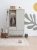 Szafa dwudrzwiowa Babushka oliwkowa w stylu retro, z drążkami, półkami i szufladami. Funkcjonalna i stylowa szafa dziecięca od Wood Luck Design