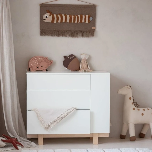 Biała komoda basic z bocznym regałem Wood Luck Design