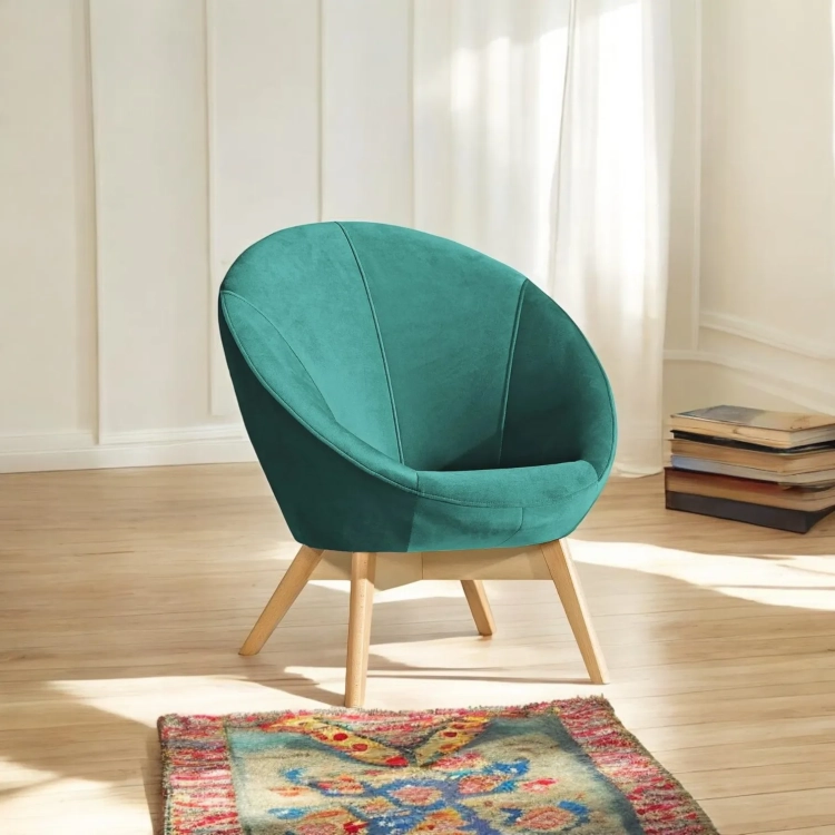 fotel młodzieżowy Patio butelkowa zieleń, elegancki fotel welurowy zielony, zielony fotel z drewnianymi nóżkami, muszelkowy design fotela Patio, fotel zielony do pokoju dziecka