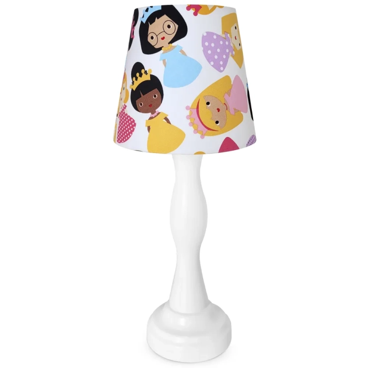 lampka nocna "Princess Dreams" dla dziewczynki, pastelowa lampka z księżniczkami, lampka na komodę z motywem księżniczek, lampa dziecięca z drewnianą podstawą, abażur z księżniczkami