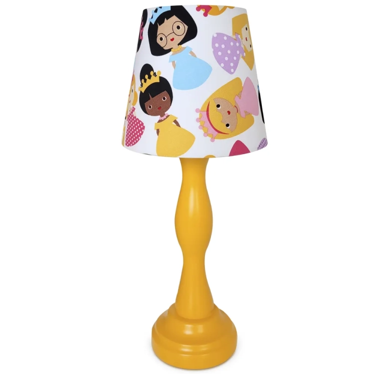 lampka nocna "Princess Dreams" dla dziewczynki, pastelowa lampka z księżniczkami, lampka na komodę z motywem księżniczek, lampa dziecięca z drewnianą podstawą, abażur z księżniczkami