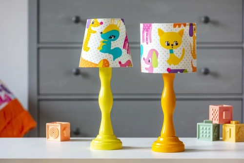 lampka nocna Animal Friends, kolorowa lampka z motywem zwierząt, lampka dla dzieci pieski kotki wiewiórki, lampka nocna dziecięca z kolorowymi zwierzętami.