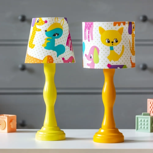 lampka nocna Animal Friends, kolorowa lampka z motywem zwierząt, lampka dla dzieci pieski kotki wiewiórki, lampka nocna dziecięca z kolorowymi zwierzętami.