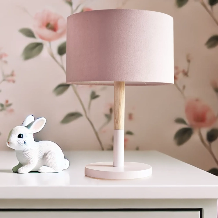 lampka nocna jasny róż dla dziewczynki w stylu skandynawskim