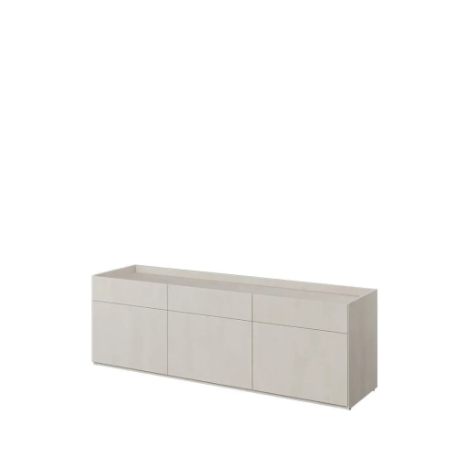 Niska szafka Teen Flex, 3-drzwiowa, kolor silk flou, 150x52x42 cm, nowoczesny design, 6 półek, obniżony blat, bezuchwytowe fronty. Idealna jako szafka RTV.