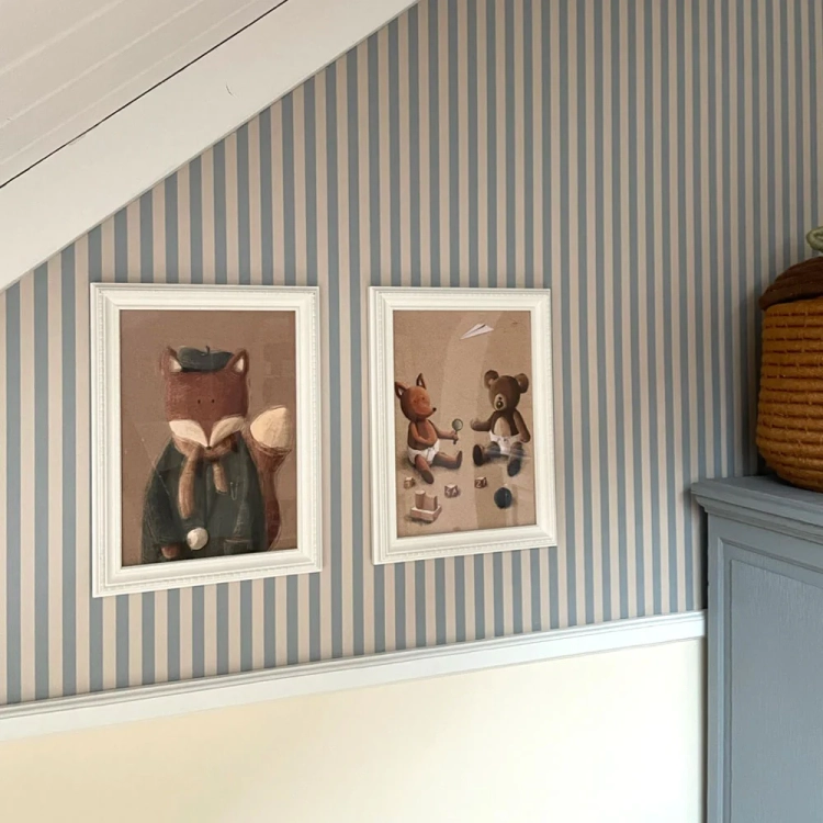 Tapeta Vintage w paski beżowo-błękitne – Simple Vintage Stripes Beige Blue, ekologiczna, 280x50 cm, subtelny wzór idealny do sypialni i pokoju chłopca