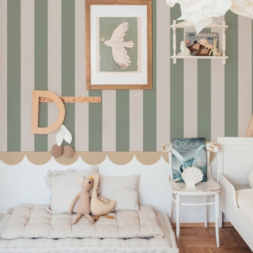 Tapeta w pasy biało-zielone – Portofino Stripes Green, ekologiczna, 280x100 cm, grube pasy w stylu klasycznym, idealna do pokoju chłopca lub nastolatka.