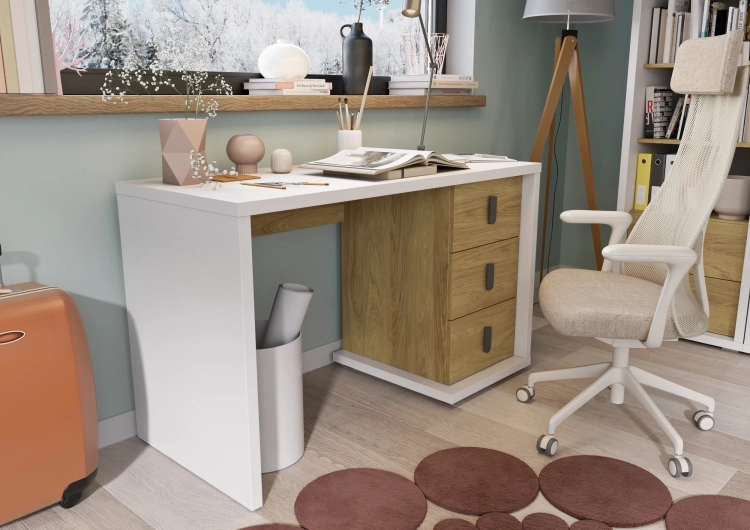 Białe biurko Simi w stylu nowoczesnym z naturalnym wykończeniem drewnianym, trzema szufladami, ergonomiczny blat o szerokości 125 cm, idealne do pokoju dziecka i nastolatka.