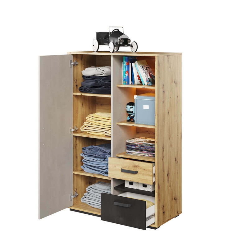 Komoda/Szafka wysoka Qubic QB-05 z 4 półkami, 2 szufladami i oświetleniem LED, w kolorach dąb artisan, silk flou i surowa stal – idealna do pokoju młodzieżowego lub biura.