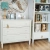 komoda trzydrzwiowa Bianka, styl hampton, kolor złamanej bieli, ręcznie wykonane nóżki, porcelanowe gałki, mebel do pokoju dziecka i niemowlęcia