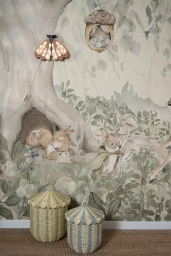 tapeta las dla dzieci beżowa, mural leśne zwierzęta, tapeta z jeleniem i wiewiórką, tapeta do pokoju dziecięcego, tapeta las skandynawska, mural las na ścianę