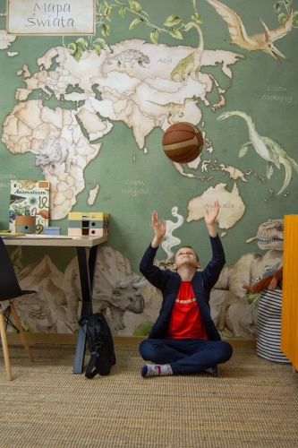 tapeta mapa świata dinozaury zielona, mural edukacyjny z dinozaurami, tapeta geograficzna dla dzieci, tapeta prehistoryczna do pokoju dziecka, tapeta dinozaury urban jungle