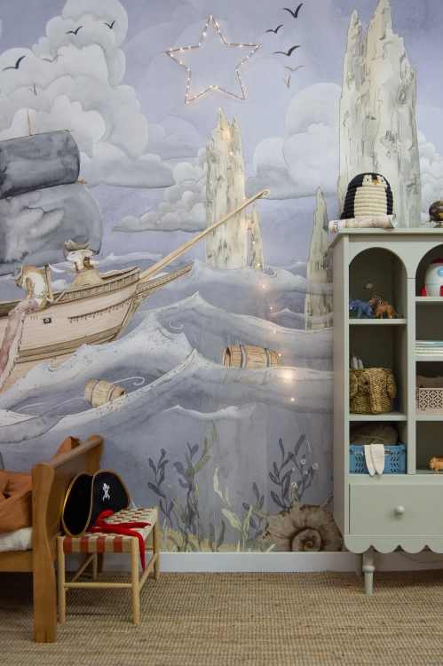 tapeta pirate story niebieska, mural statek piracki, tapeta marynistyczna dla dzieci, tapeta piraci na oceanie, tapeta pokój przygodowy