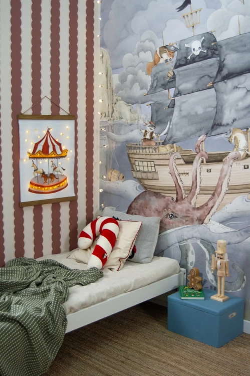 tapeta pirate story niebieska, mural statek piracki, tapeta marynistyczna dla dzieci, tapeta piraci na oceanie, tapeta pokój przygodowy