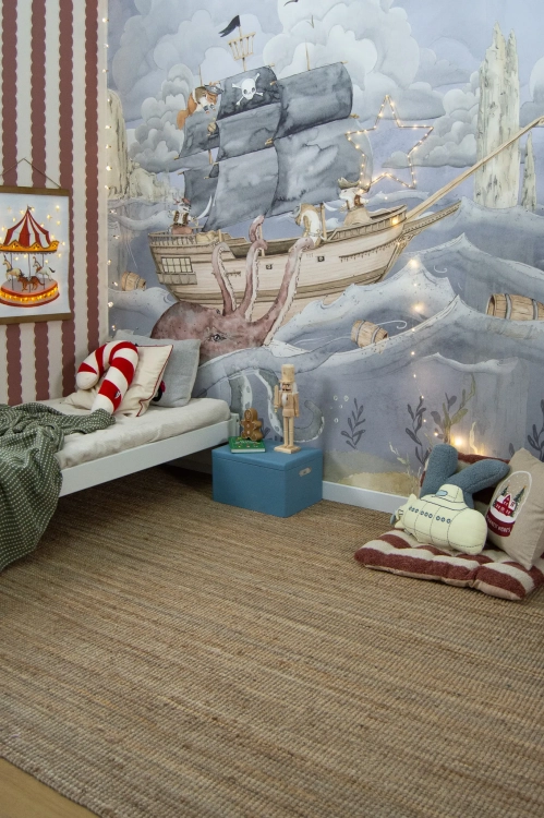 tapeta pirate story niebieska, mural statek piracki, tapeta marynistyczna dla dzieci, tapeta piraci na oceanie, tapeta pokój przygodowy