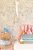 tapeta jungle glow sandy beige mural, mural świecący w ciemności, tapeta beżowa z gwiazdkami, tapeta skandynawska dla dzieci, tapeta dżungla świecąca w nocy
