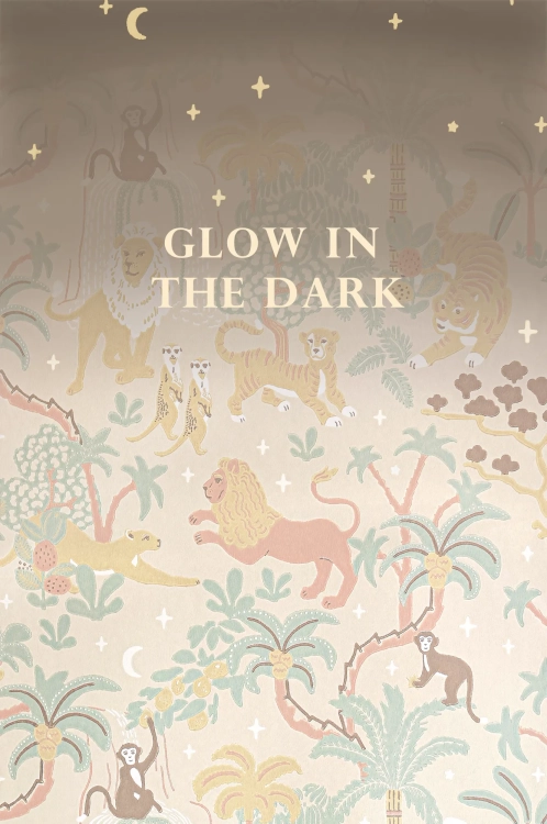 tapeta jungle glow sandy beige mural, mural świecący w ciemności, tapeta beżowa z gwiazdkami, tapeta skandynawska dla dzieci, tapeta dżungla świecąca w nocy