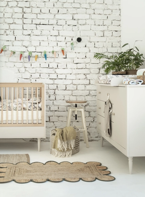 łóżeczko dziecięce 120x60 cm, łóżeczko szampańskie, łóżeczko Pinio Petite, stylowe łóżeczko do pokoju dziewczynki, łóżeczko z funkcją tapczanika, łóżeczko art déco, meble dla niemowląt w stylu glamour