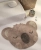 dywan dziecięcy Little Olsen Miś Koala 80x120 cm, jasnobrązowy, bawełniany, ręcznie tuftowany, antypoślizgowy, do pokoju chłopca lub dziewczynki