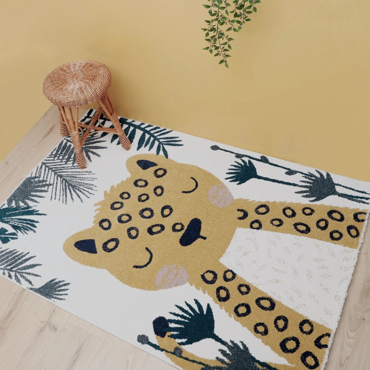 dywan dziecięcy z lampartem SÖREN 120x170 cm, ecru z motywem zwierzęcym, wodoodporny i antybakteryjny, do pokoju dziecka, produkcja belgijska