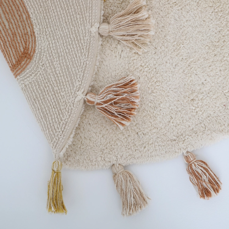 dywan dziecięcy okrągły tęczowy ecru bawełniany z frędzlami średnica 110 cm styl boho dla dziewczynki i chłopca