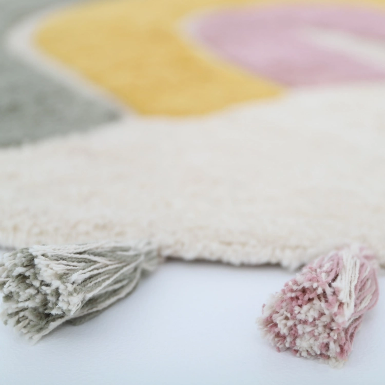 dywan dziecięcy okrągły tęczowy ecru bawełniany z frędzlami kolor lila musztardowy zielony średnica 110 cm styl boho dla dziewczynki i chłopca
