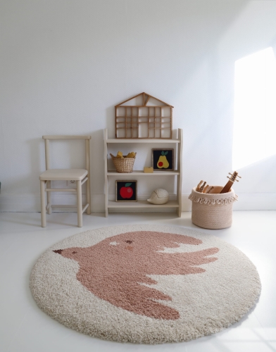 Okrągły różowy dywan dziecięcy z białym ptaszkiem Bohemian Bird Pink 120 cm – Lamps&Company.
