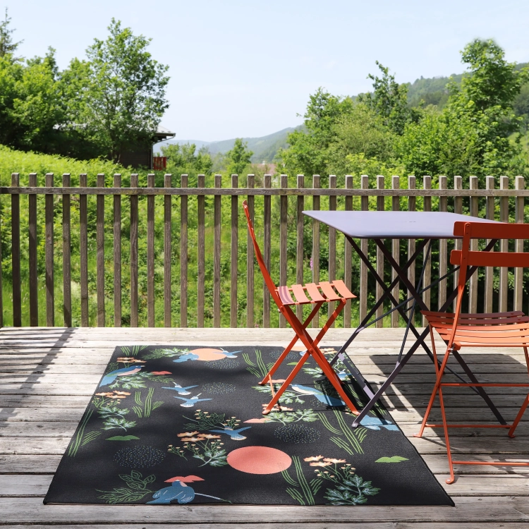 dywan czarny z kolorowym wzorem 123x180 cm do pokoju dziecięcego lub na taras, styl artystyczny i nowoczesny
