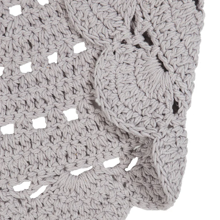 dywan dziecięcy Alma Linen szydełkowany 120 cm, bawełniany w kolorze szarego lnu, ręcznie wykonany, miękki dywan naturalny do pokoju dziecka