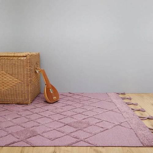 dywan dziecięcy Eemee Purple 110x170 cm, bawełniany w kolorze delikatnego fioletu, ręcznie tuftowany, z antypoślizgowym spodem, do pokoju dziewczynki