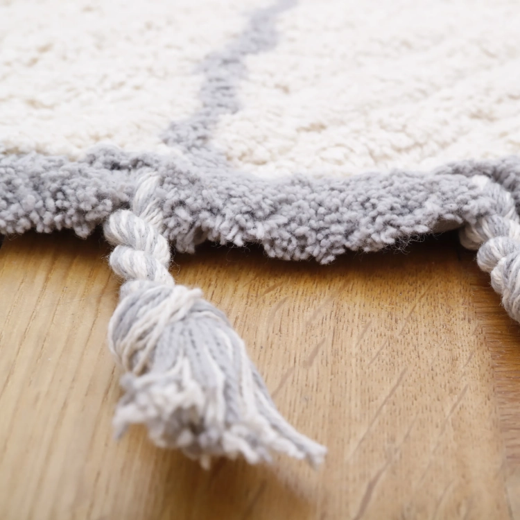 dywan dziecięcy okrągły naturalny beżowy z szarymi akcentami bawełniany 120 cm styl boho dla chłopca lub dziewczynki